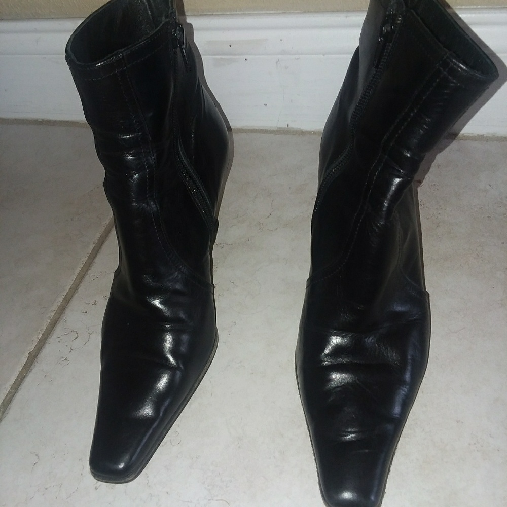 Via spiga black booties